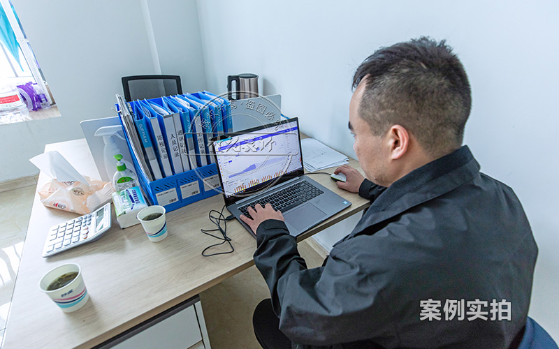 社為三相電表