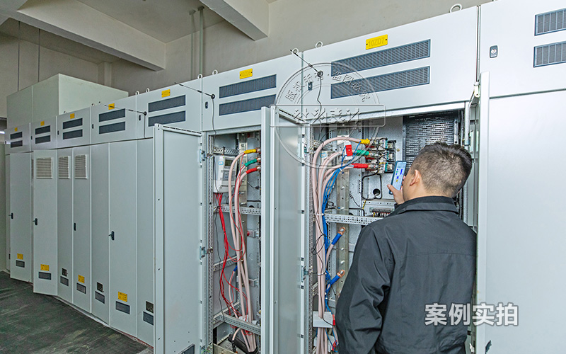 社為三相電表
